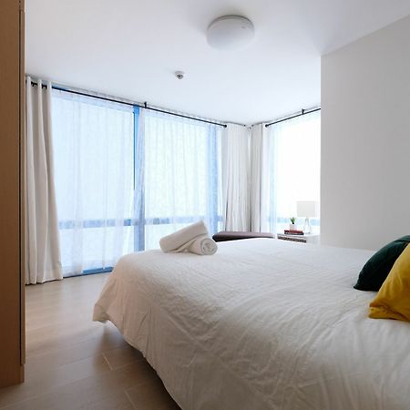 Csuites At Two Central Residences Makati City Екстер'єр фото