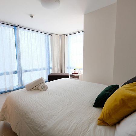 Csuites At Two Central Residences Makati City Екстер'єр фото