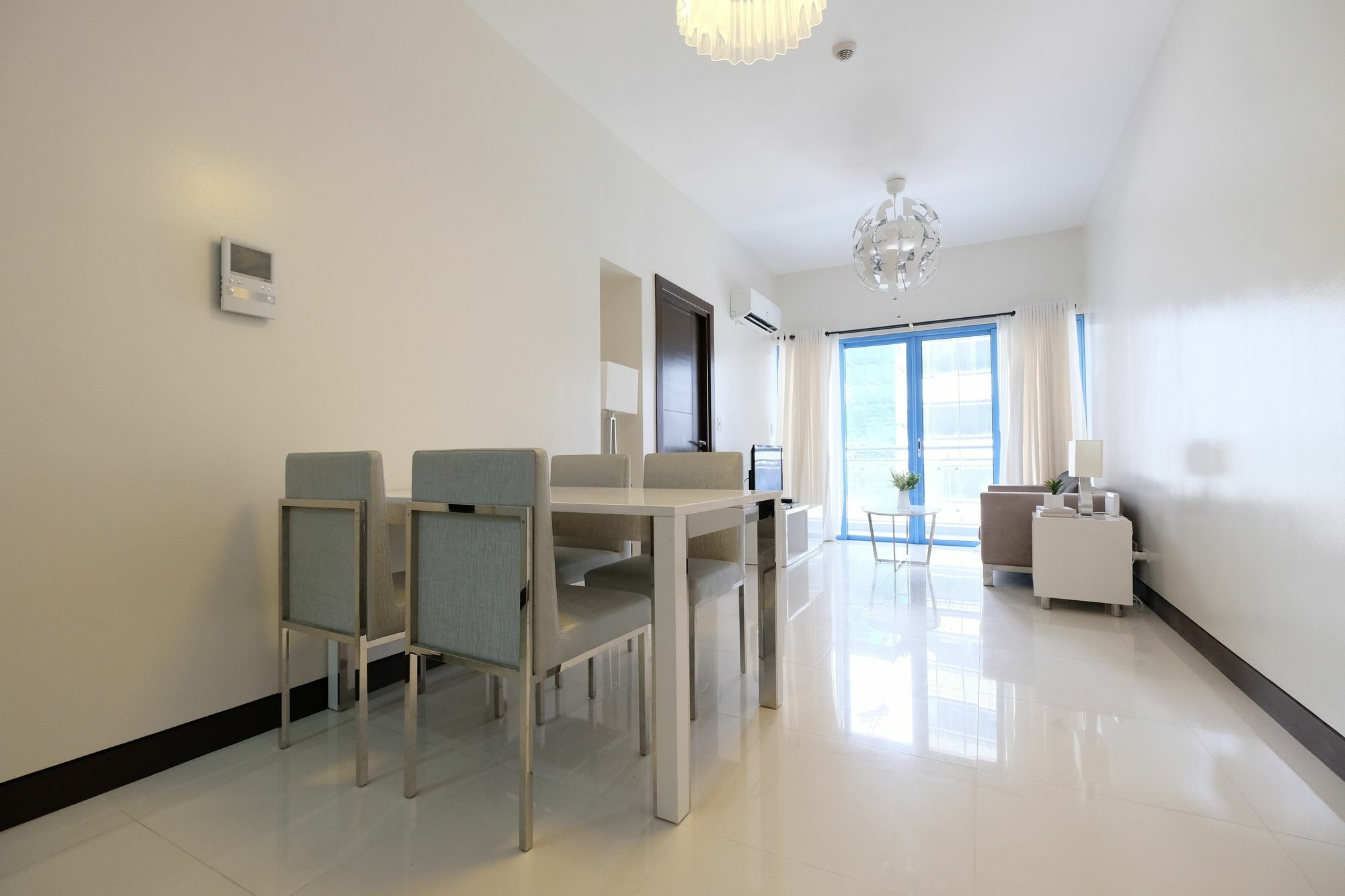 Csuites At Two Central Residences Makati City Екстер'єр фото