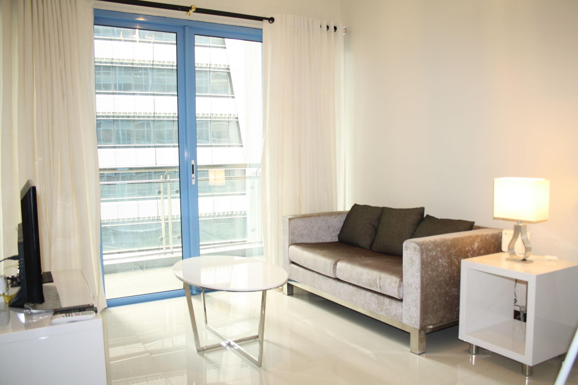 Csuites At Two Central Residences Makati City Екстер'єр фото