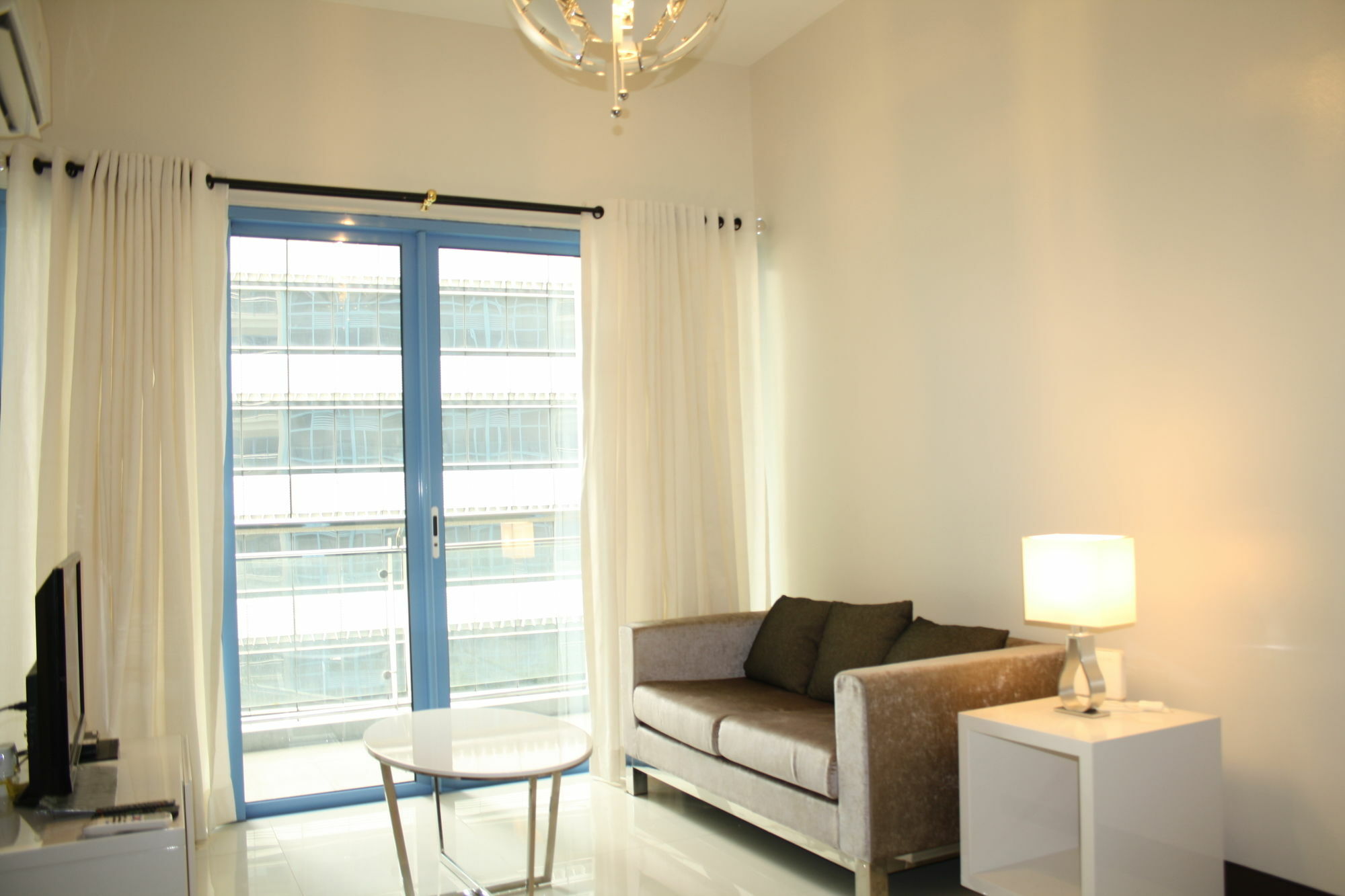 Csuites At Two Central Residences Makati City Екстер'єр фото