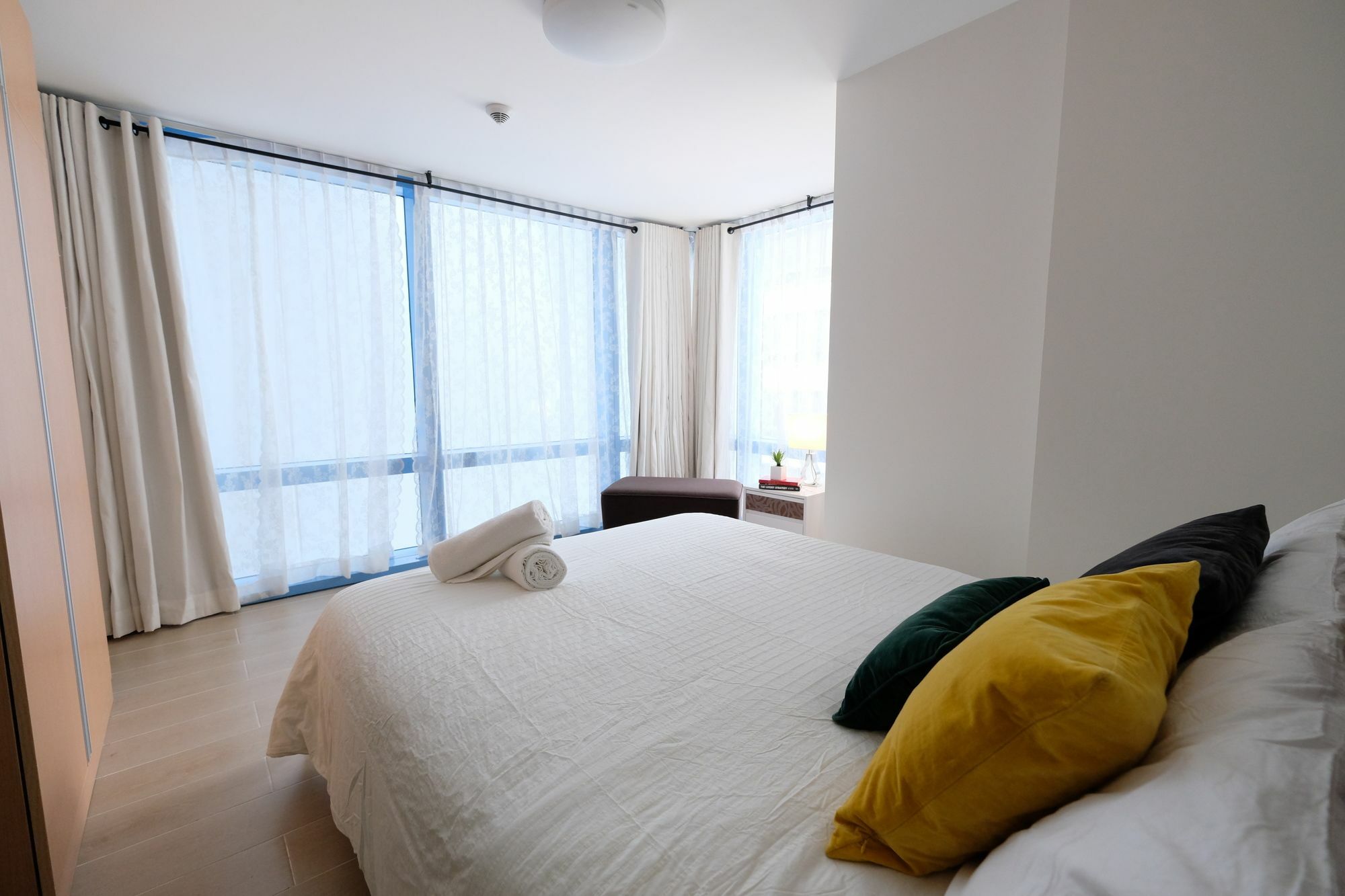 Csuites At Two Central Residences Makati City Екстер'єр фото
