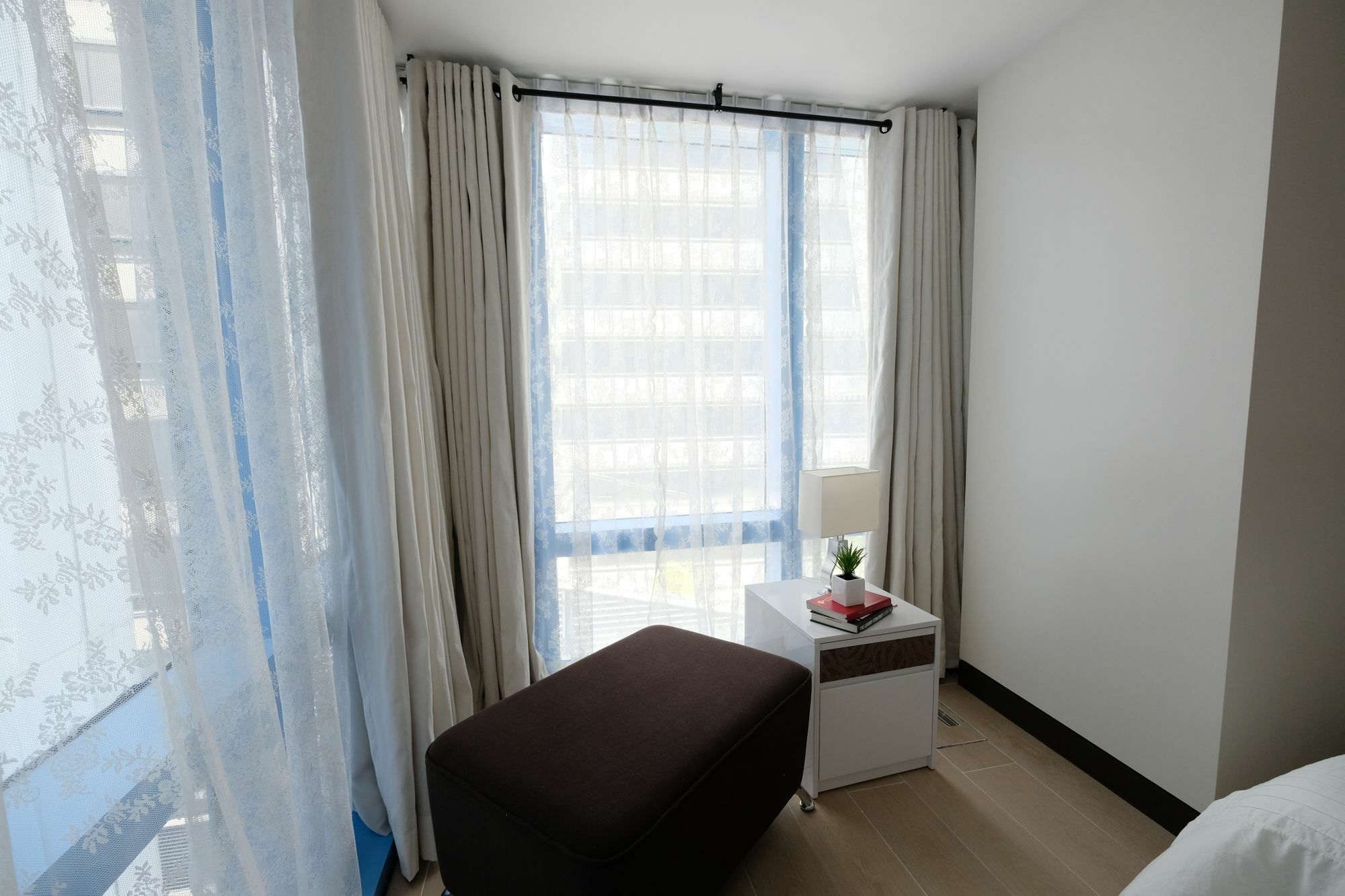Csuites At Two Central Residences Makati City Екстер'єр фото