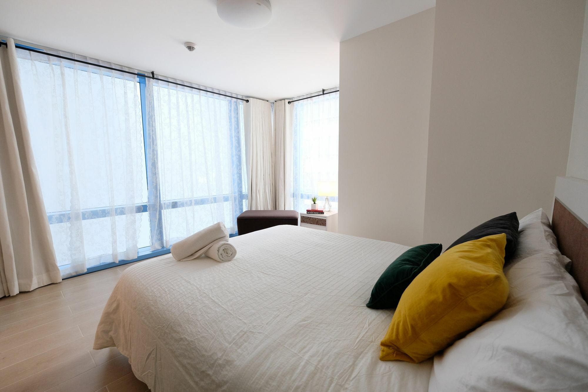 Csuites At Two Central Residences Makati City Екстер'єр фото