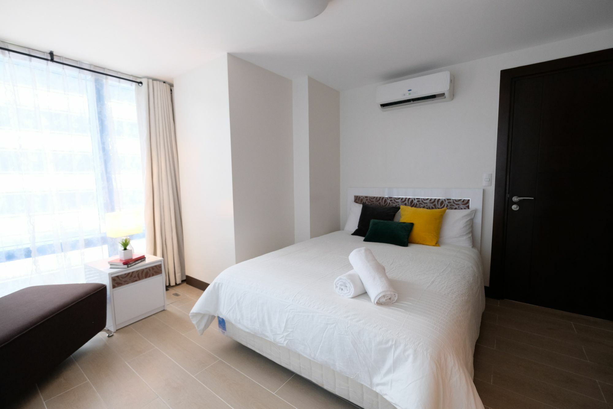 Csuites At Two Central Residences Makati City Екстер'єр фото