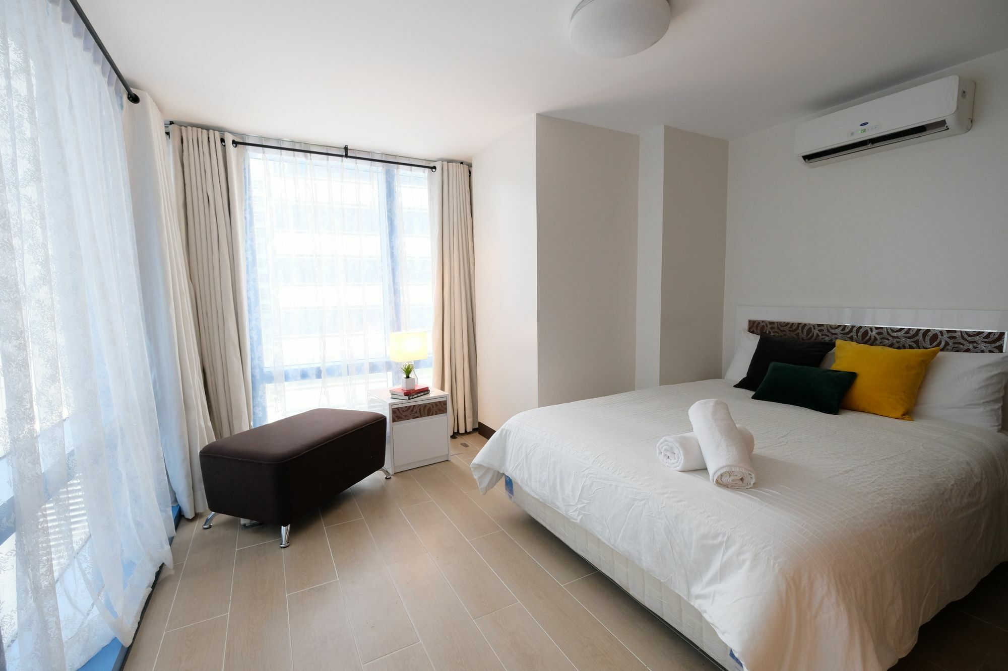 Csuites At Two Central Residences Makati City Екстер'єр фото